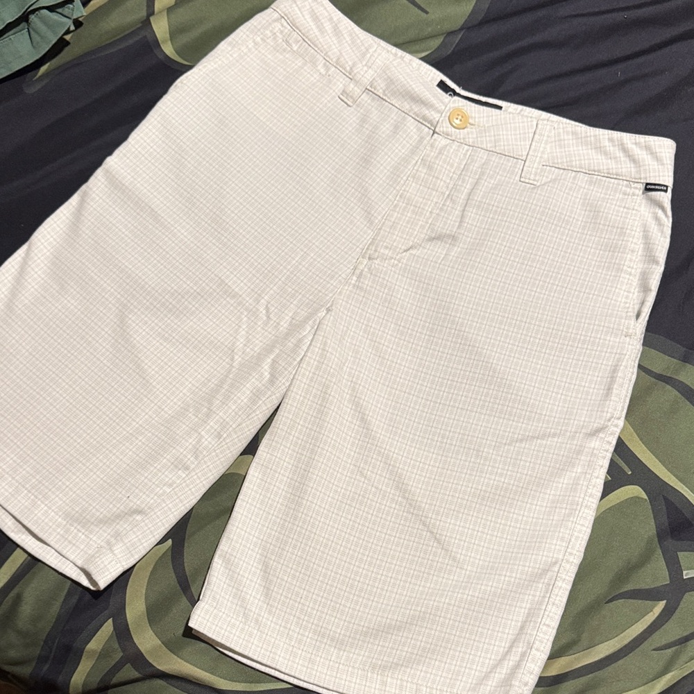Quiksilver Men's Light Gray Checkered Shorts
